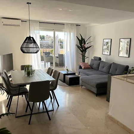 Apartment 2 Bedroom Duplex I *