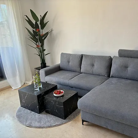 2 Bedroom Duplex I アパート